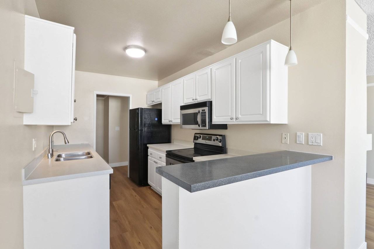 950 4th Street - Photo 5 of 43