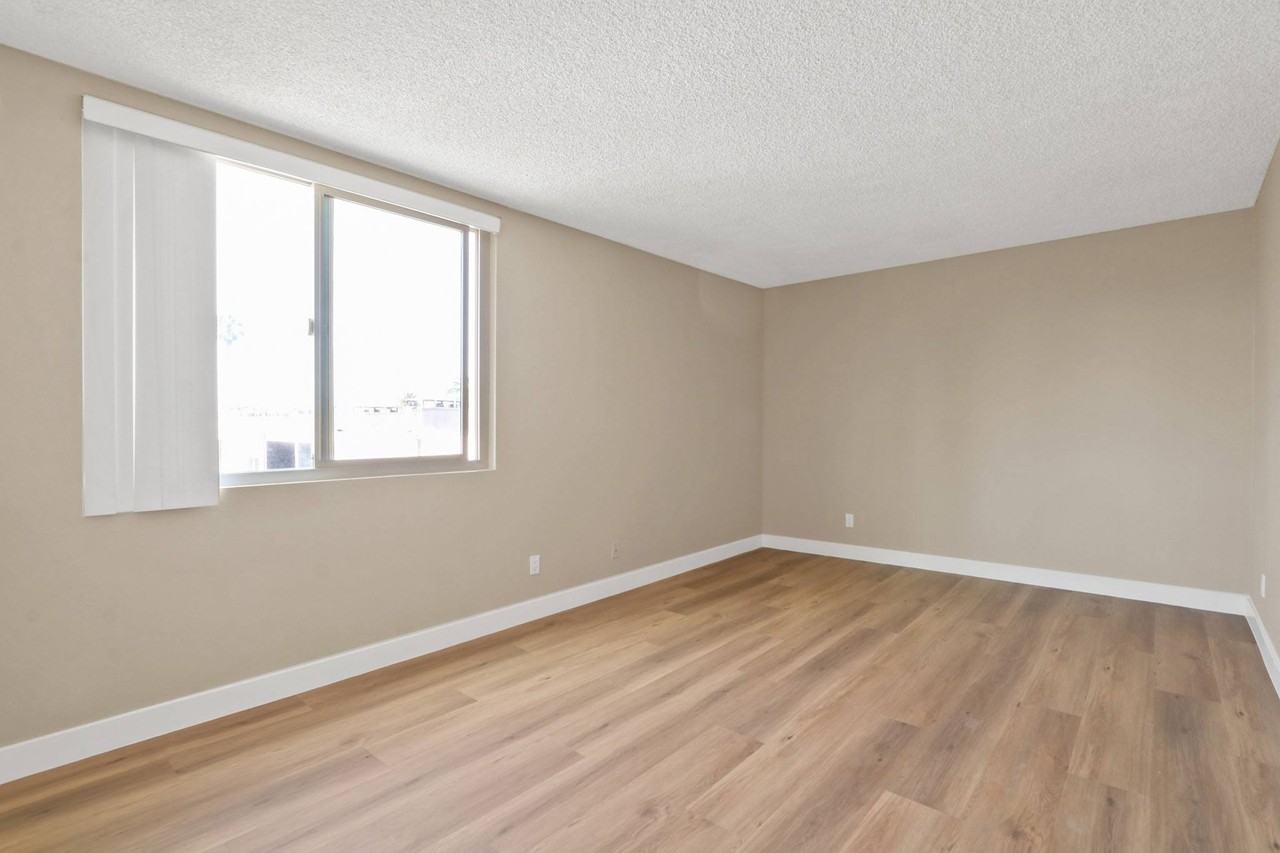 950 4th Street - Photo 7 of 43