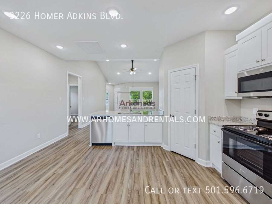 3226 Homer Adkins Blvd - Photo 4 of 21