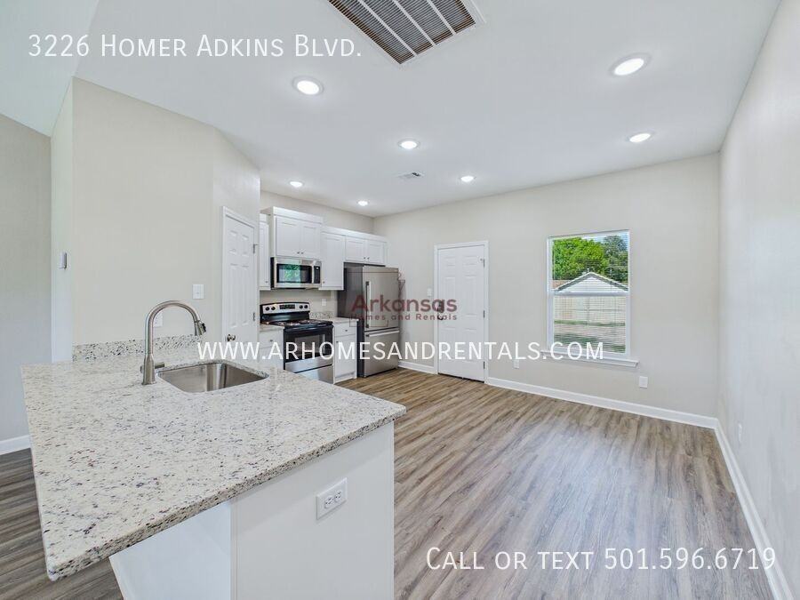 3226 Homer Adkins Blvd - Photo 5 of 21