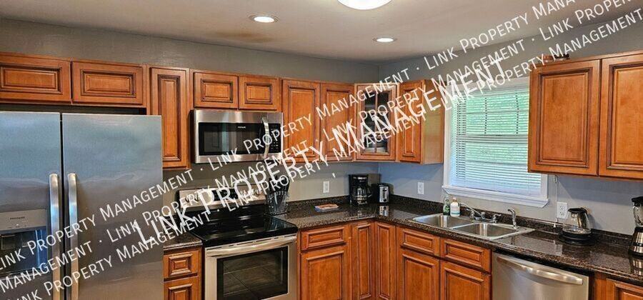 2433 Meade Cir - Photo 4 of 33