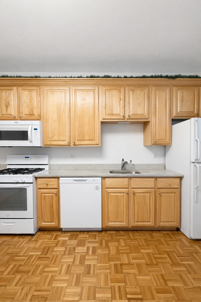 4233 N Kenmore Ave #GN - Photo 3 of 8