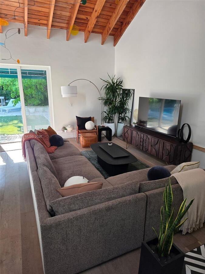 2848 Sw 22nd Ave - Photo 4 of 23