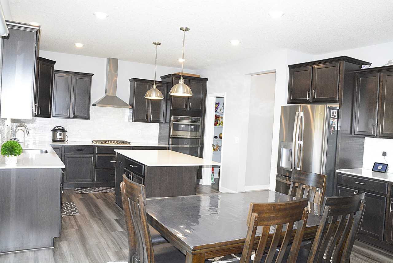 1566 Edgebrook Ln - Photo 3 of 31