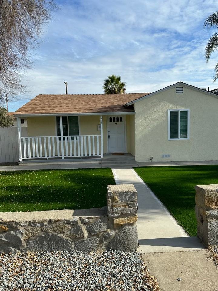 317 Richfield Ave - Photo 3 of 44