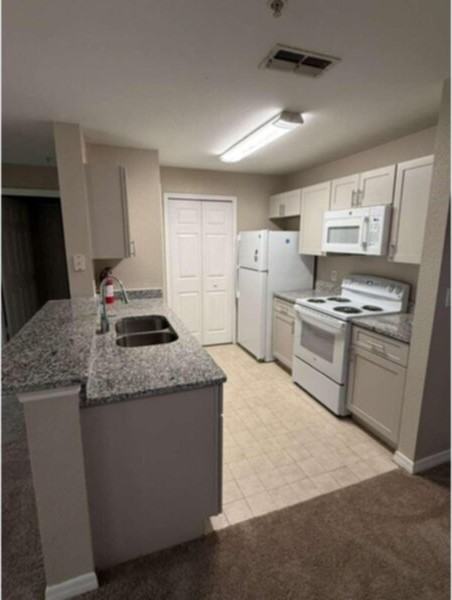 5471 Vineland Rd #7201 - Photo 4 of 7