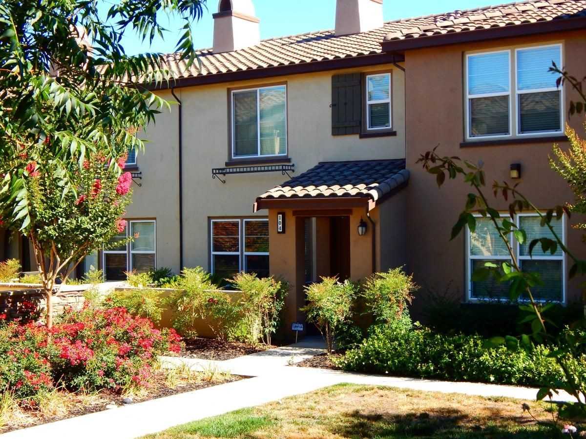 425 Regatta Ln #103 - Photo 2 of 34