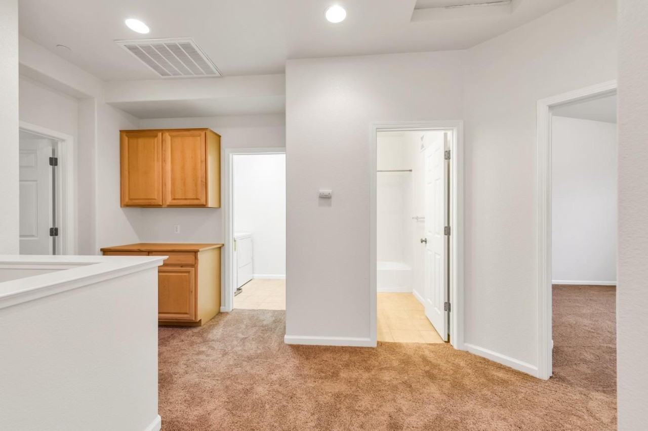 425 Regatta Ln #103 - Photo 7 of 34