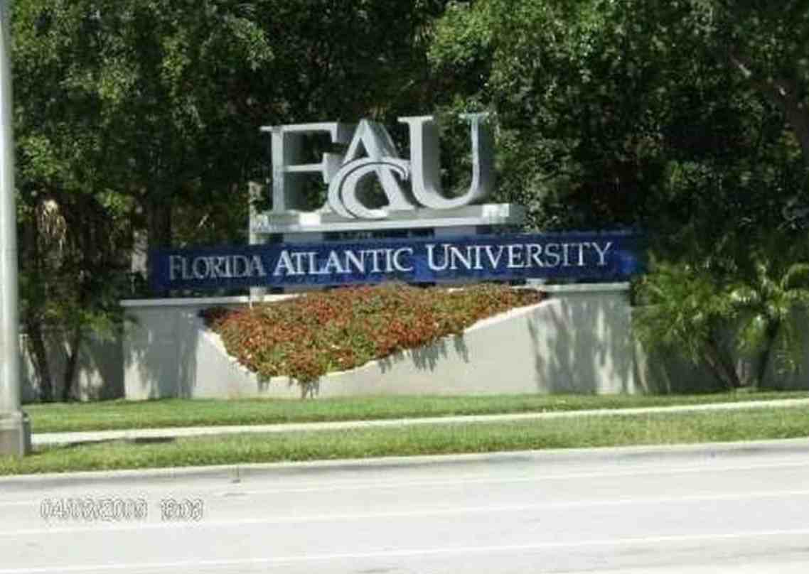 490 Nw 20th St - Photo 2 of 10