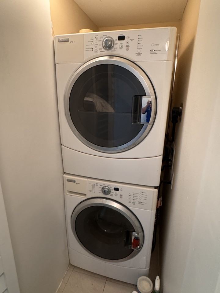 490 Nw 20th St - Photo 4 of 10