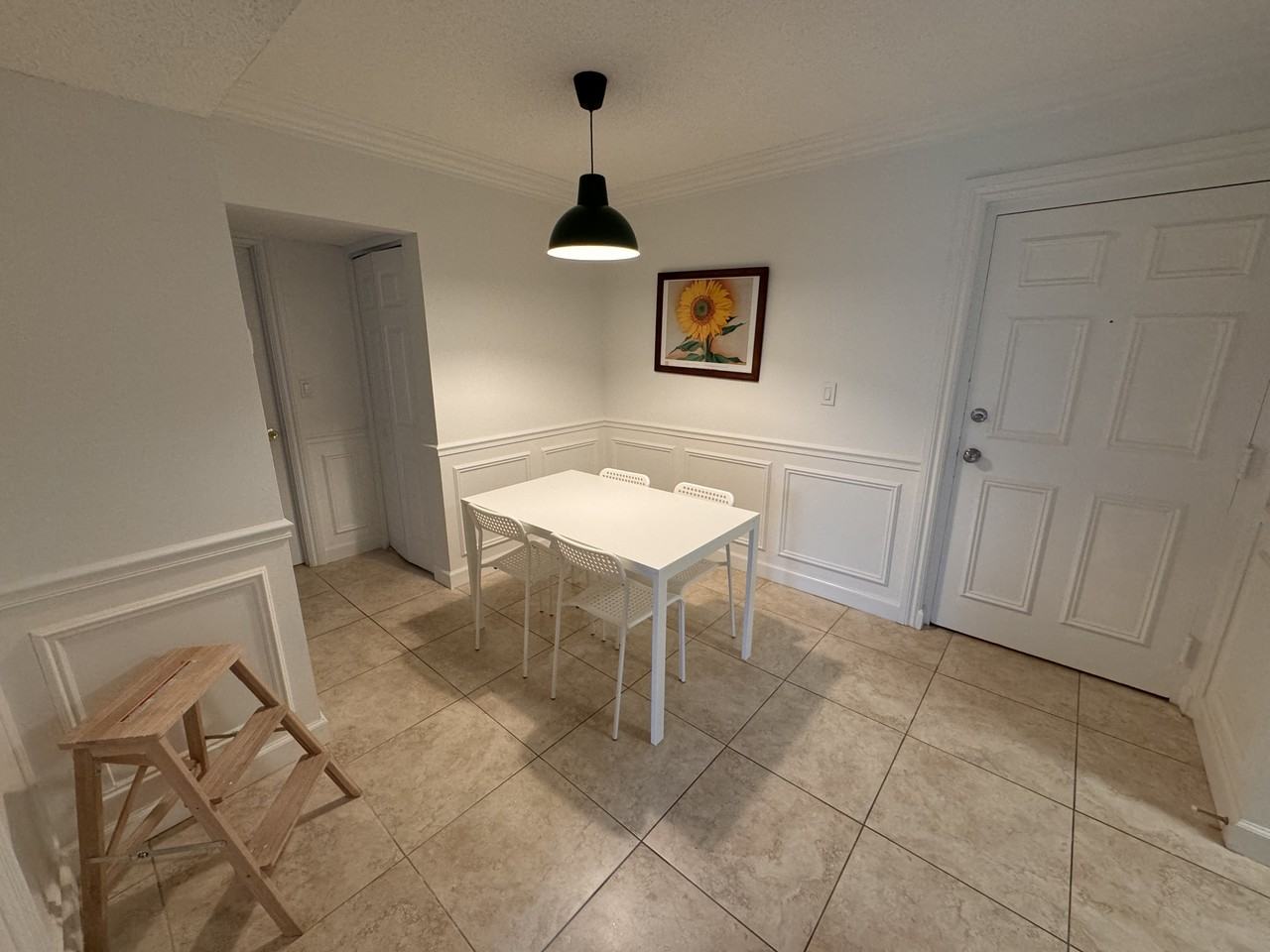 490 Nw 20th St - Photo 5 of 10