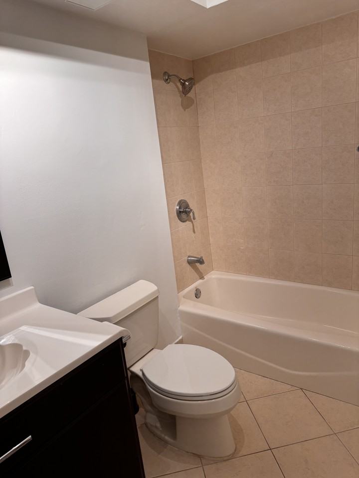 490 Nw 20th St - Photo 7 of 10