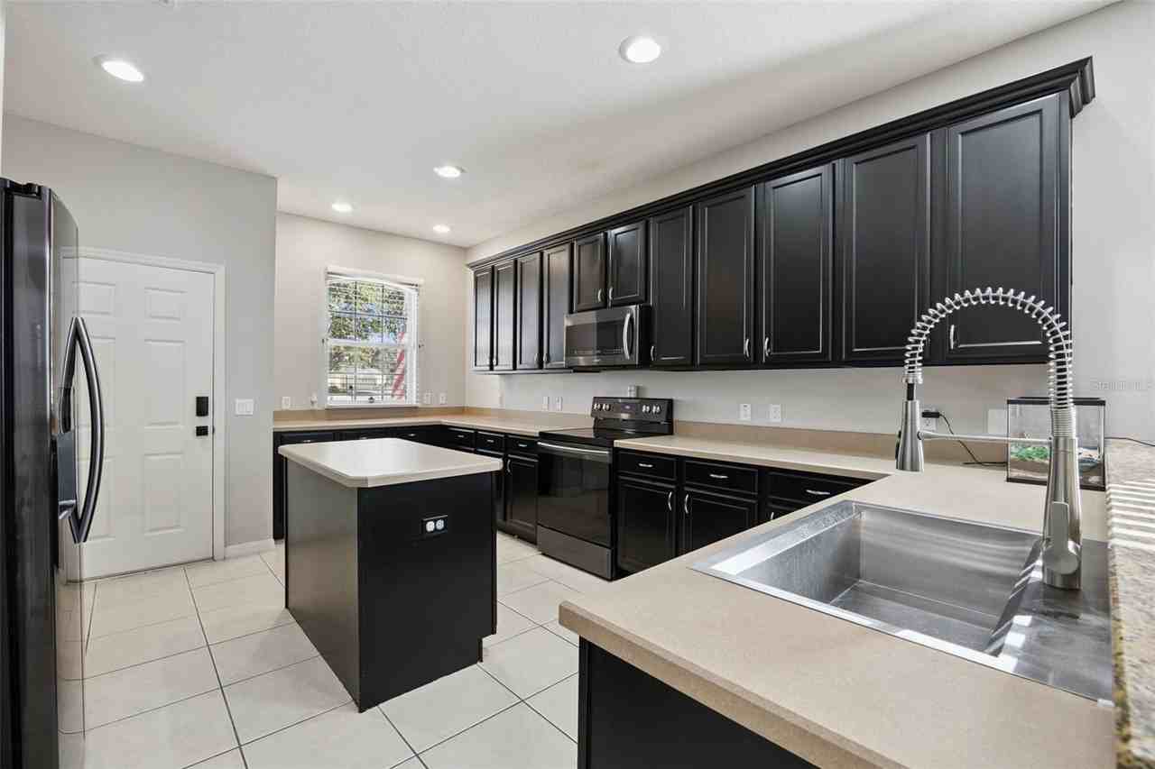 1016 Parkside Pointe Blvd #NA - Photo 5 of 16