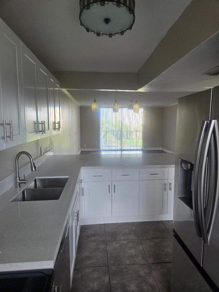 2828 Tennis Club Dr #505 - Photo 5 of 7