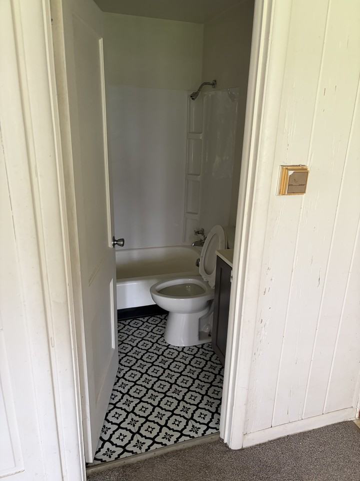 218 E River St #8 - Photo 2 of 4