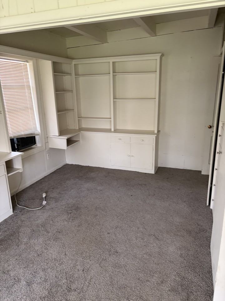 218 E River St #8 - Photo 4 of 4