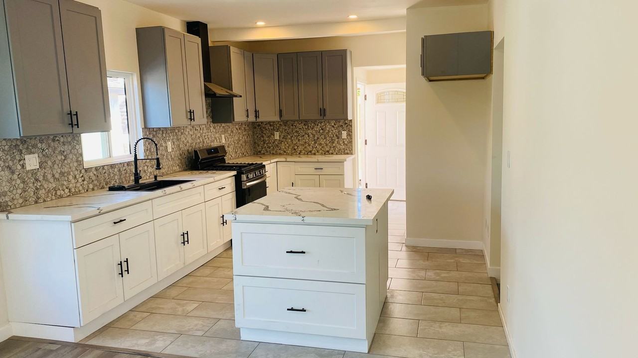 1162 E 46th St #NA - Photo 2 of 31