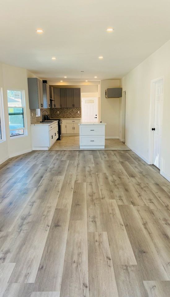 1162 E 46th St #NA - Photo 6 of 31