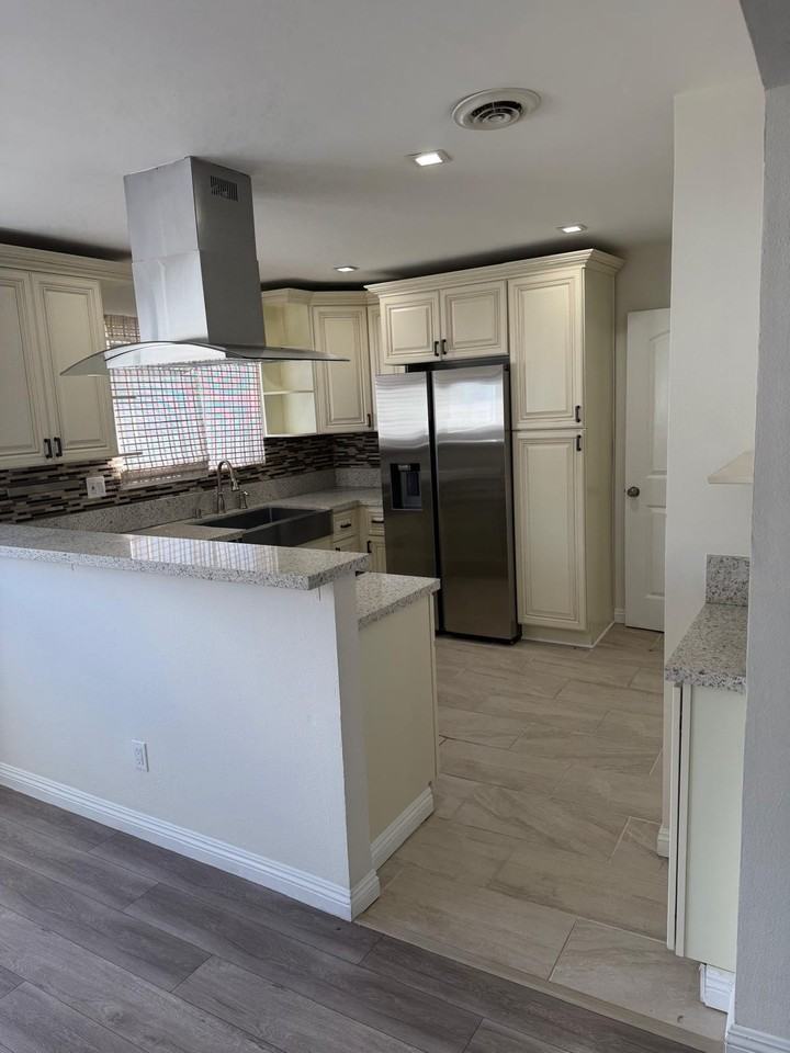 18550 Hatteras St #115 - Photo 2 of 32