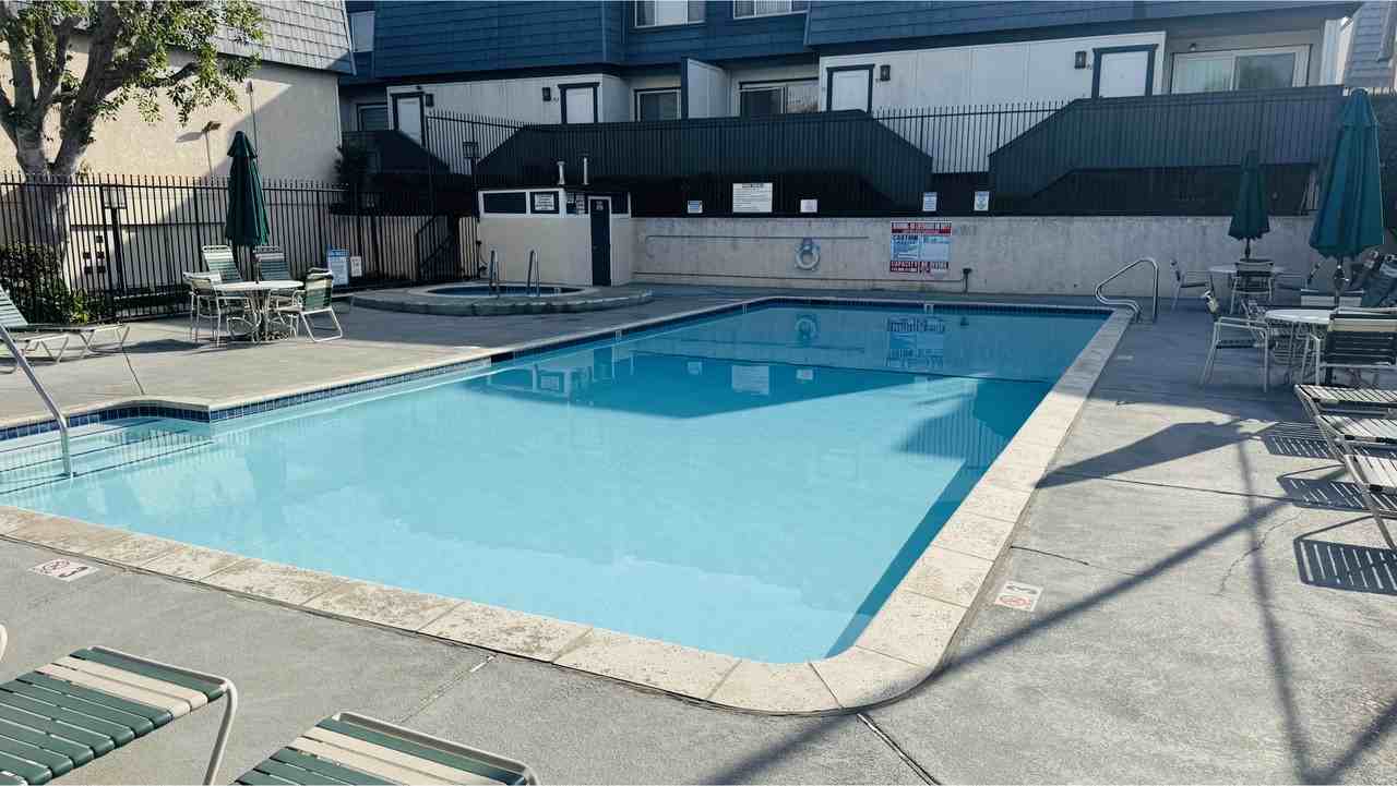 18550 Hatteras St #115 - Photo 3 of 32