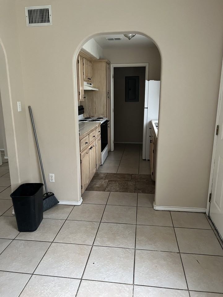 817 Sonesta Dr #3 - Photo 6 of 26