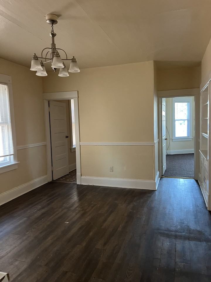 1926 S 20th St - Photo 4 of 10