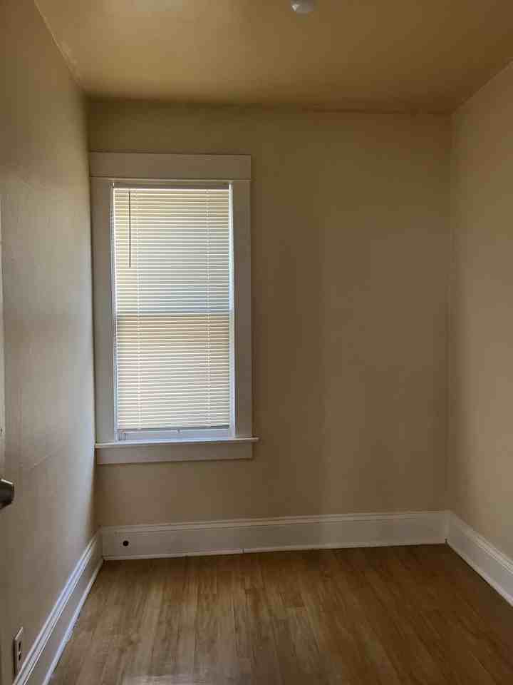 1926 S 20th St - Photo 7 of 10