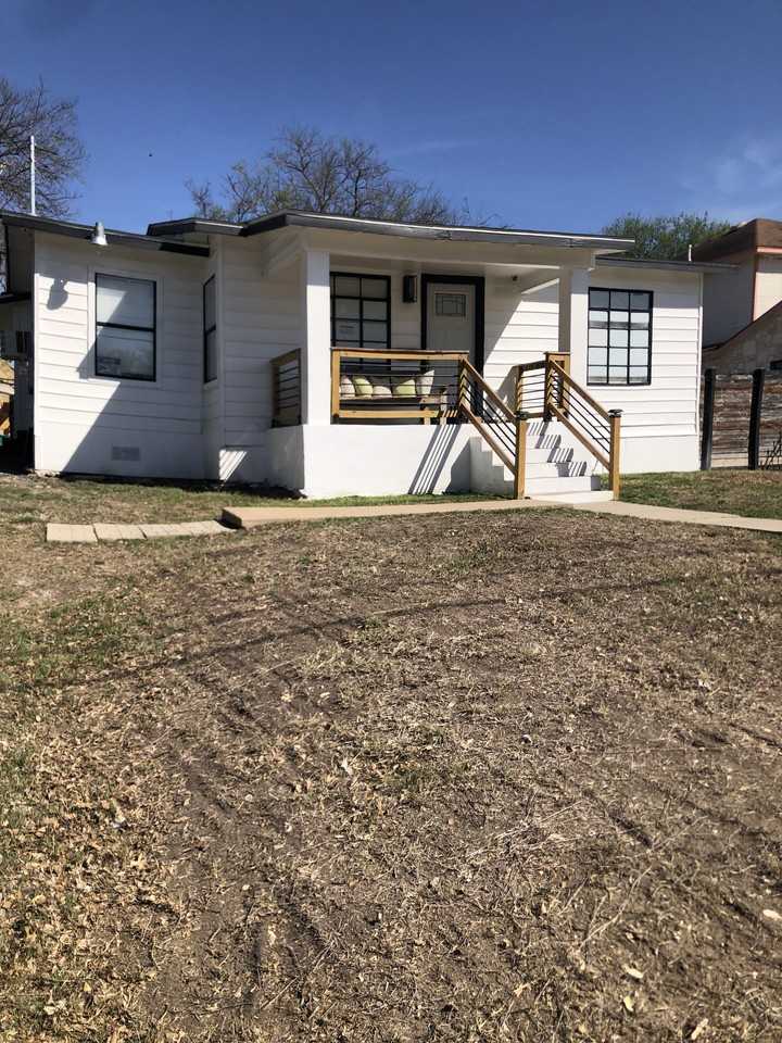 218 Loma Park Dr #NA - Photo 2 of 31