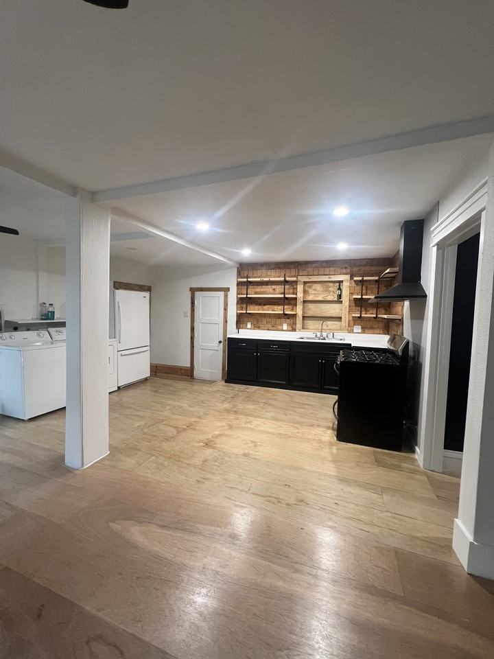 218 Loma Park Dr #NA - Photo 6 of 31