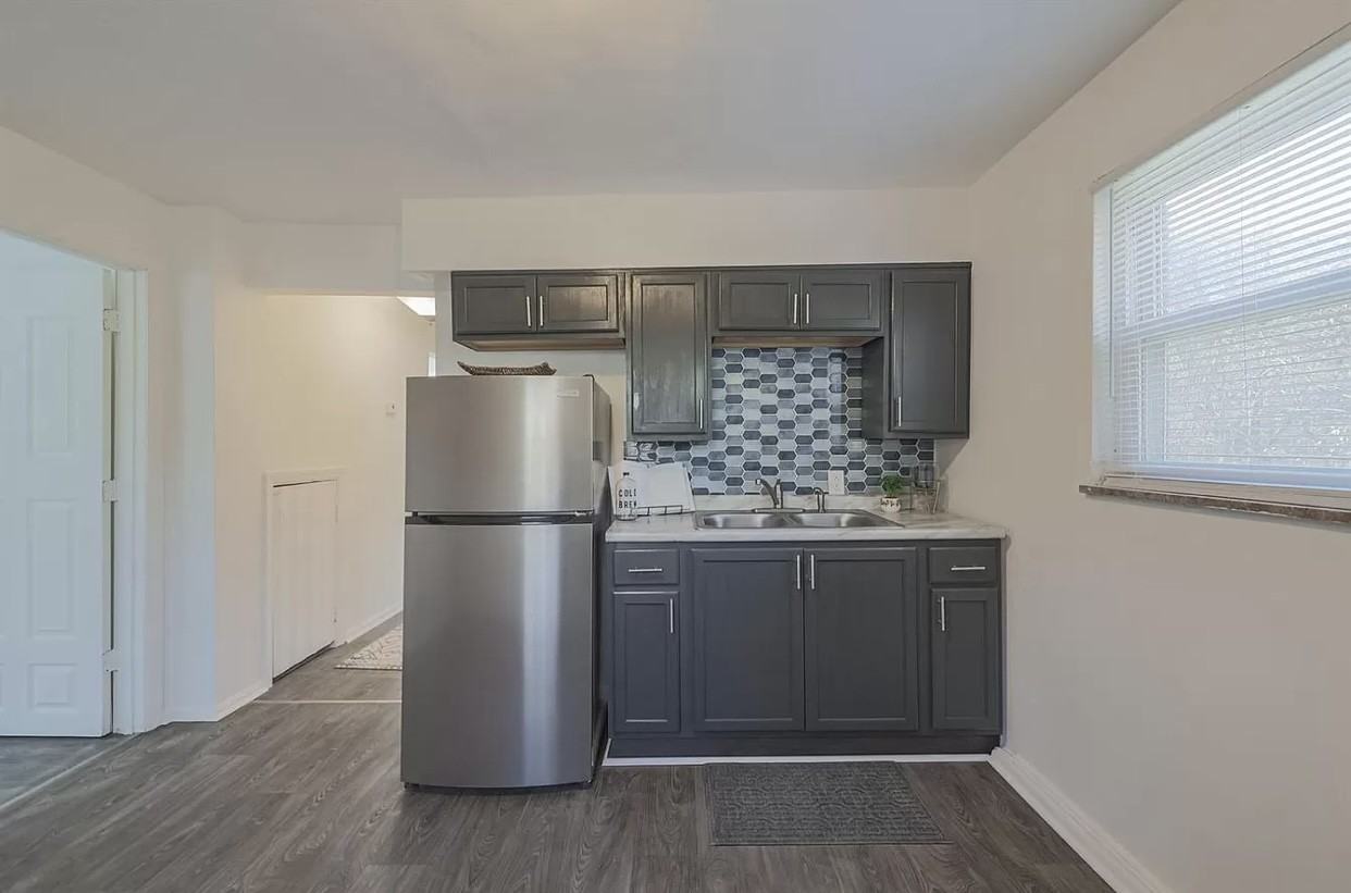 3143 Saffer St #1 - Photo 7 of 15