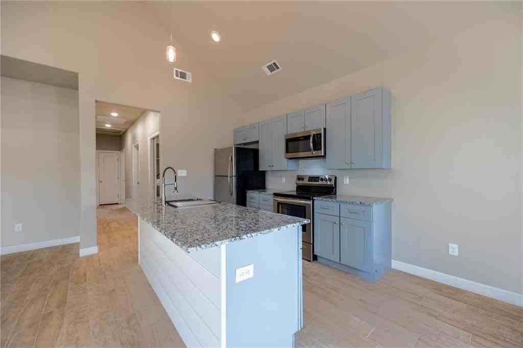 813 Valley Oaks Ln - Photo 3 of 27