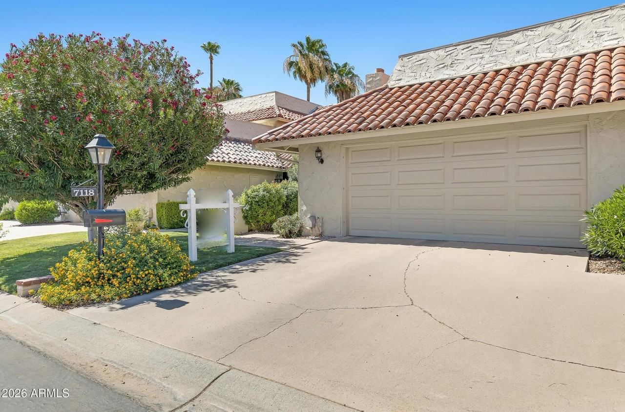 7118 E Buena Terra Way - Photo 3 of 45