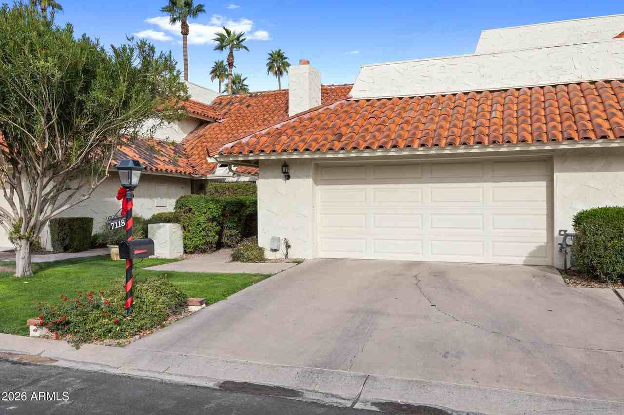 7118 E Buena Terra Way - Photo 4 of 45