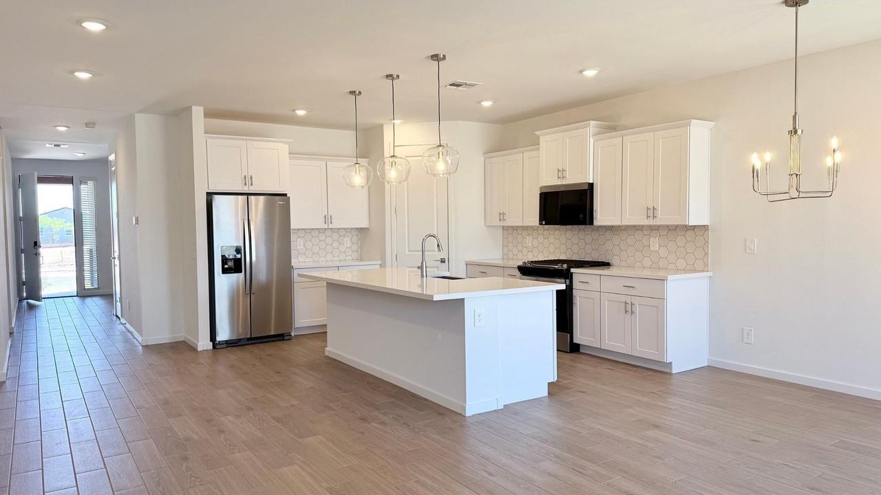 15988 W Desert Spoon Dr - Photo 5 of 40