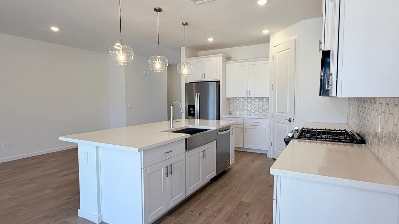 15988 W Desert Spoon Dr - Photo 7 of 40