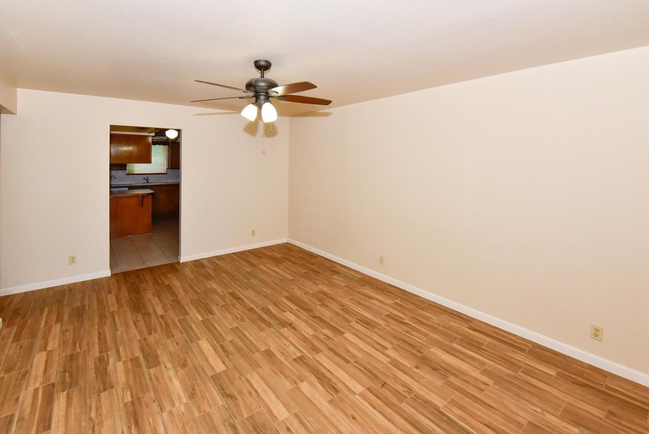439 E Brown Rd - Photo 2 of 17