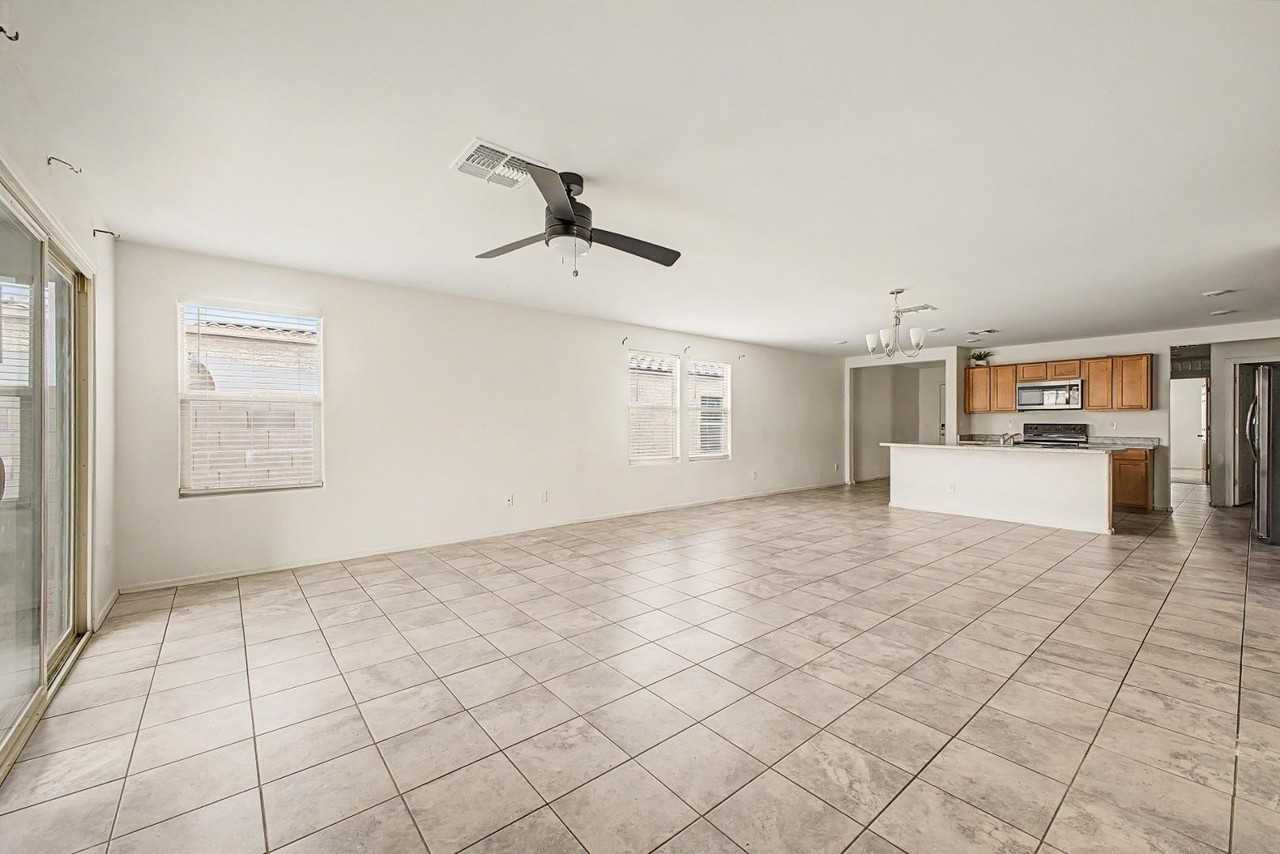 12586 W Myrtle Ave #1 - Photo 4 of 36