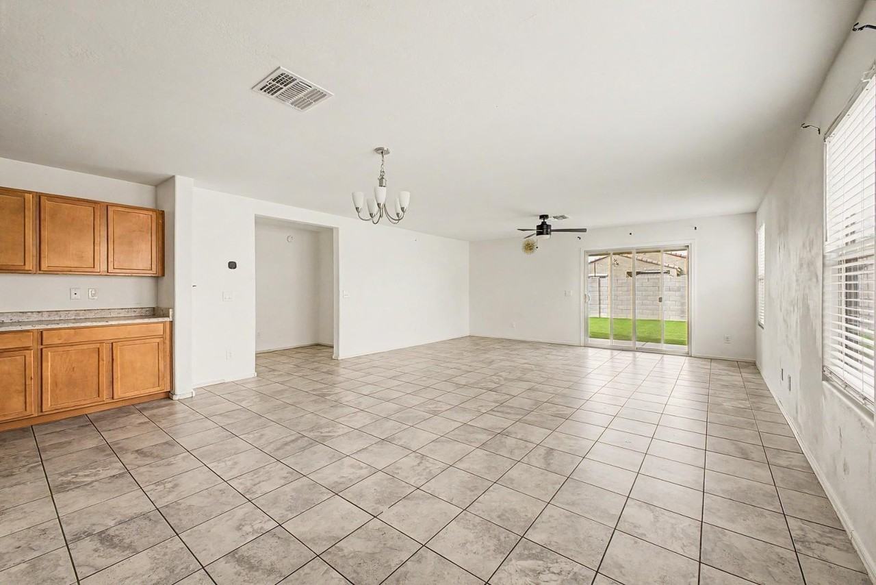 12586 W Myrtle Ave #1 - Photo 7 of 36