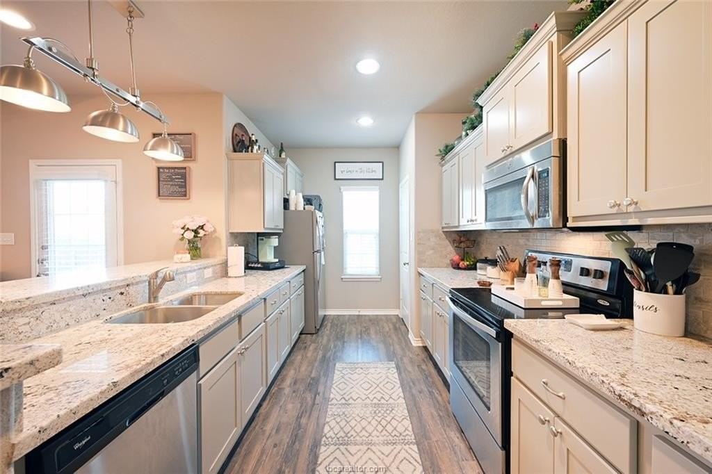 3437 Summerway Dr - Photo 5 of 15