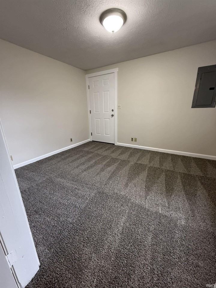 1869 Forsythe Ln - Photo 2 of 7