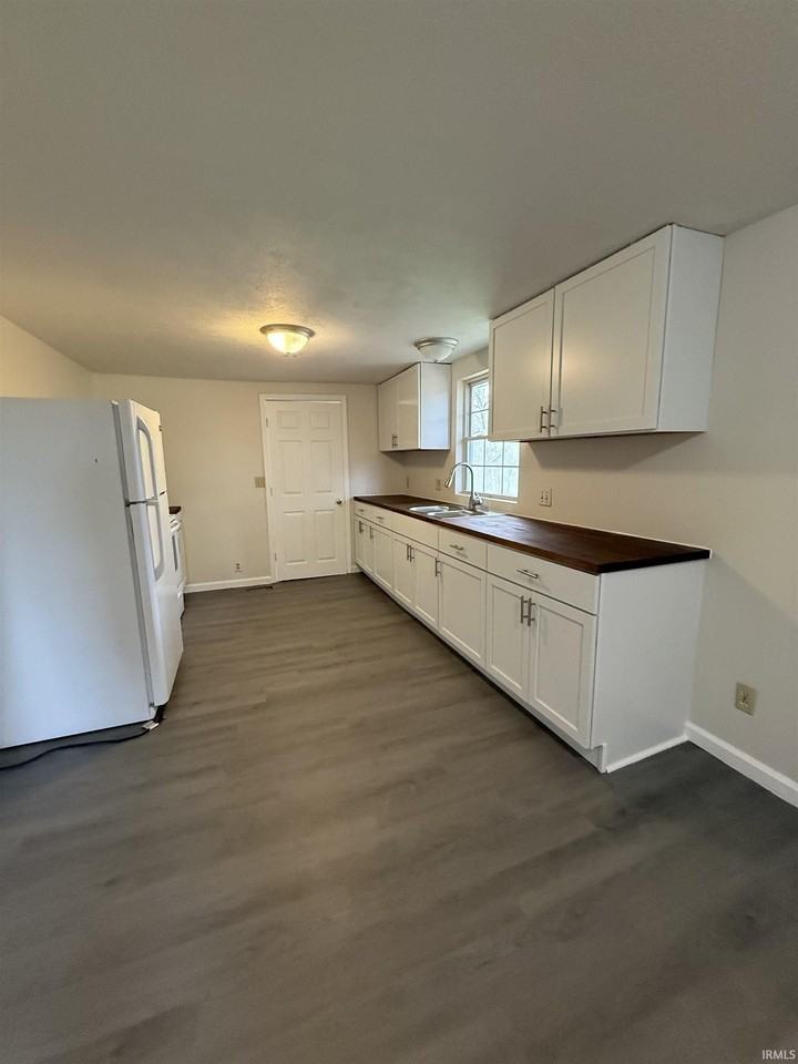 1869 Forsythe Ln - Photo 3 of 7