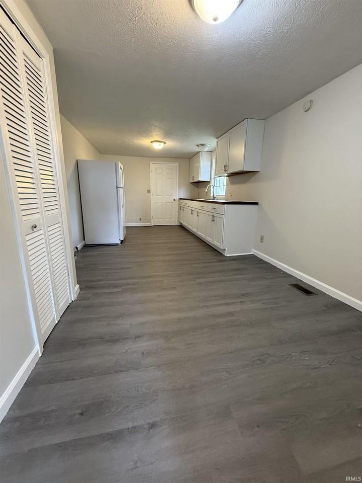 1869 Forsythe Ln - Photo 4 of 7