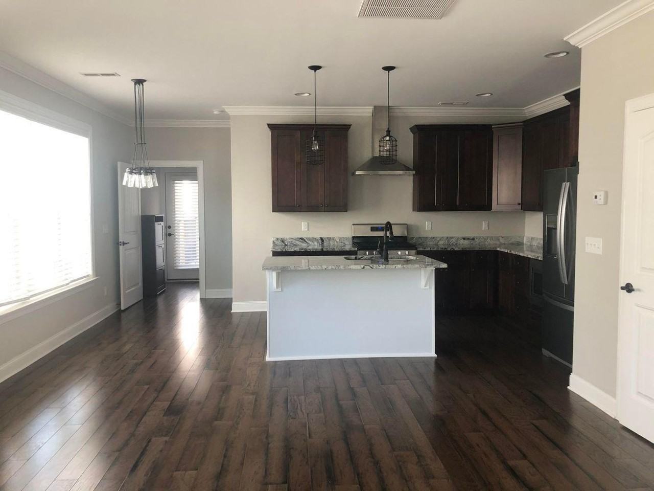 1531 Washington St - Photo 3 of 18