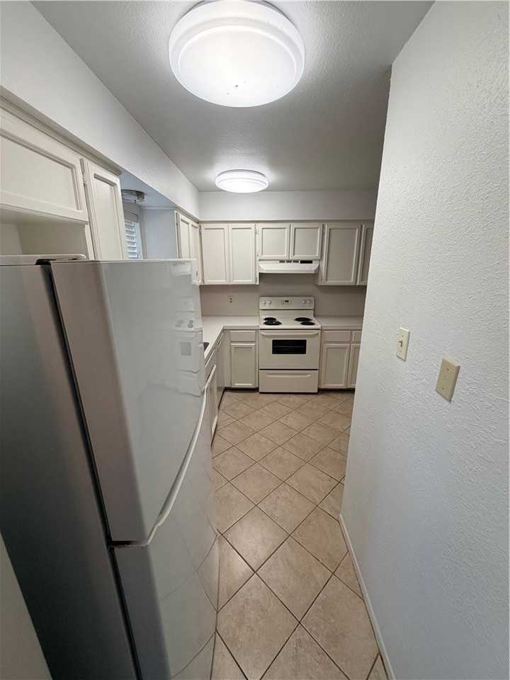 5149 Middlecoff Rd #A - Photo 7 of 24