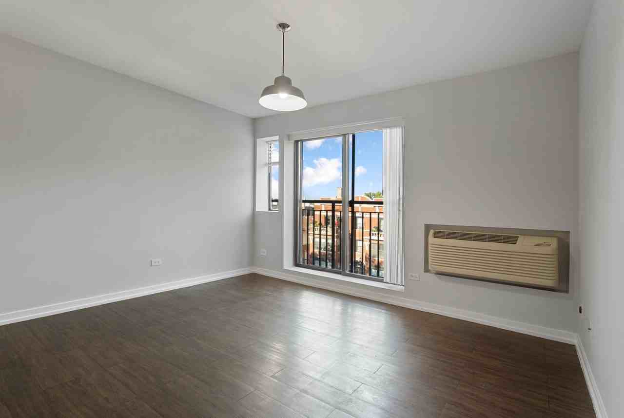 The Winthrop 5411 - Photo 7 of 15