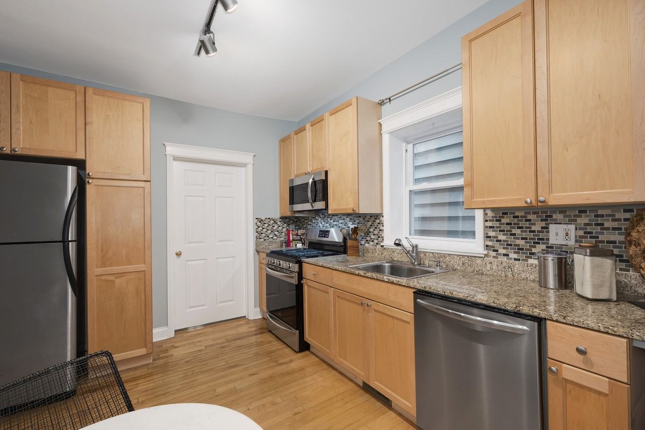 3805 N Ravenswood Ave #1 - Photo 5 of 12