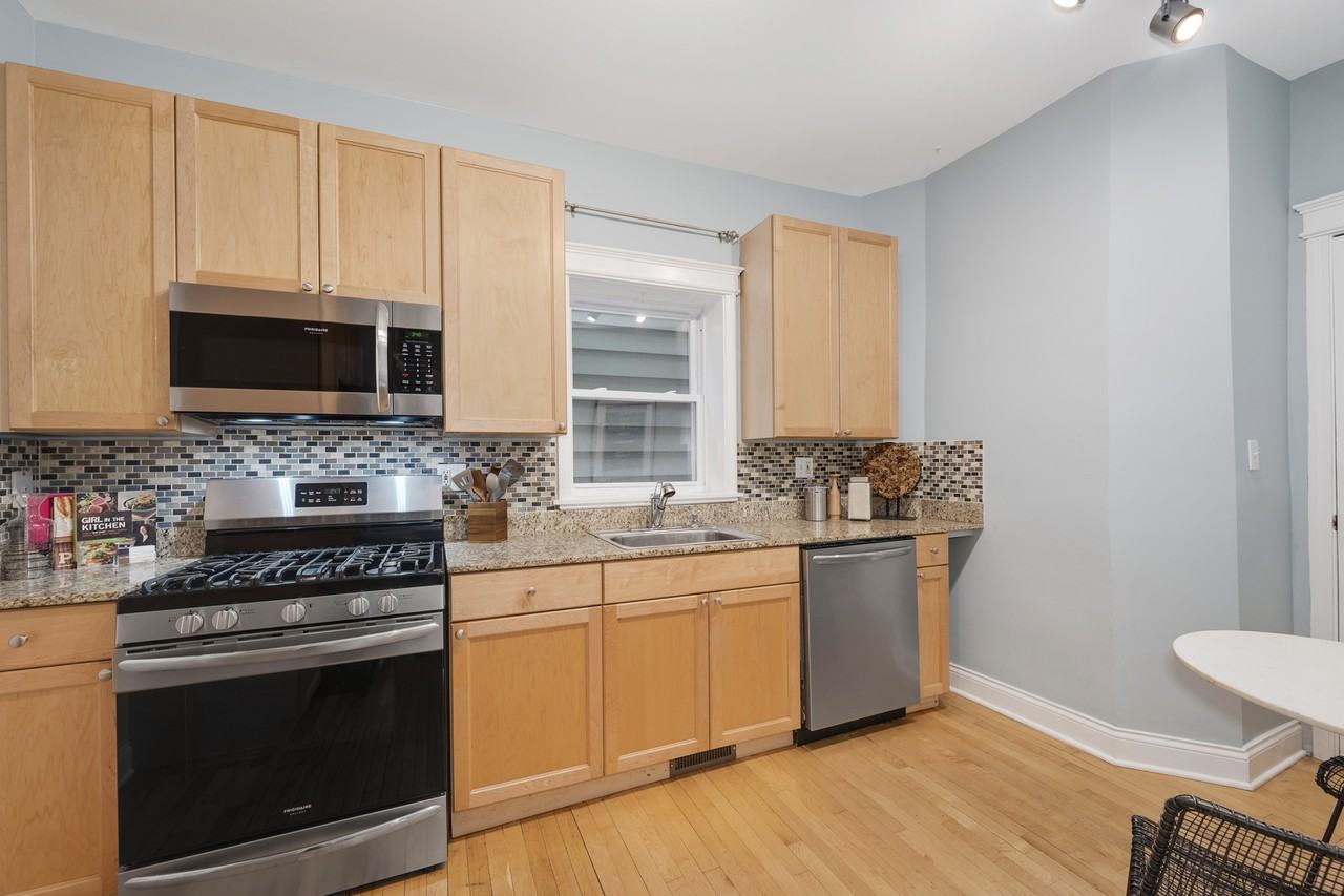 3805 N Ravenswood Ave #1 - Photo 7 of 12