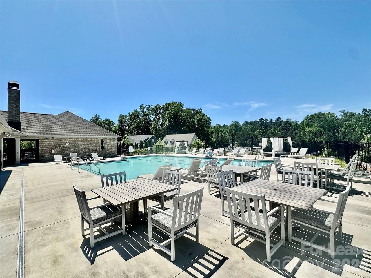 9650 Liberty Hill Dr - Photo 3 of 43