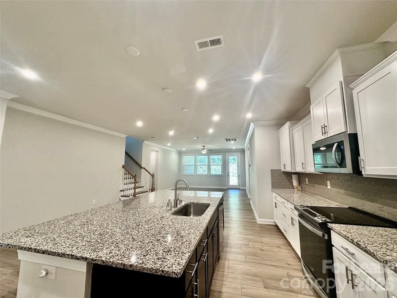 9650 Liberty Hill Dr - Photo 7 of 43