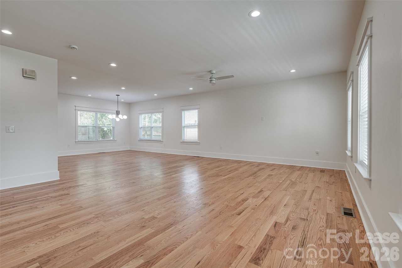 1516 Princess Pl - Photo 3 of 29